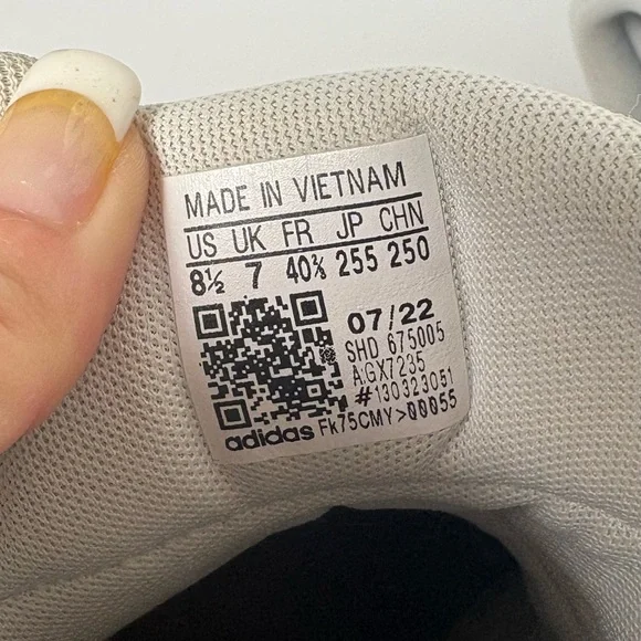 Adidas Hoops 3.0‎ Mid Classic World Friends Sneaker High Top Shoes Womens Sz 8.5 - Picture 8 of 8